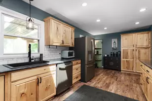 345 Beechwood Dr, Janesville, WI 53548 - Photo 9
