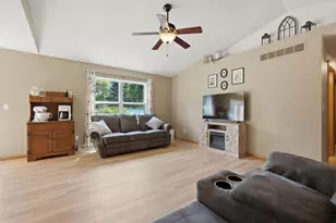 1365 Savannah Woods Dr, Edgerton, WI 53534 - Photo 9