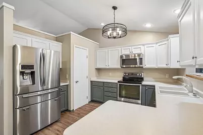 6249 Adobe Way, Madison, WI 53719 - Photo 5
