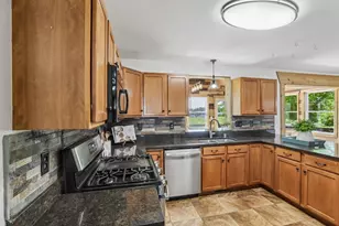 1159 Gas Light Dr, Sun Prairie, WI 53590 - Photo 5