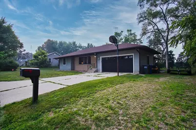 214 Breezy Point Drive, Pardeeville, WI 53954 - Photo 3