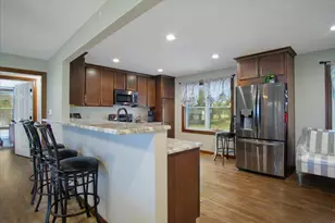 214 Breezy Point Dr, Pardeeville, WI 53954 - Photo 9