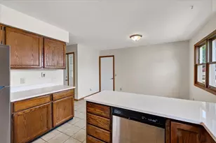 1 Georgetown Dr, Madison, WI 53719 - Photo 9