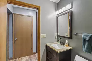 903 N Division St, Waunakee, WI 53597 - Photo 19