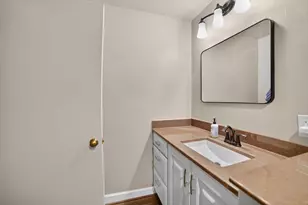 6100 W Stonehedge Dr, Greenfield, WI 53220 - Photo 25