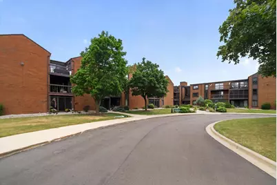 6100 W Stonehedge Drive #209, Greenfield, WI 53220 - Photo 5