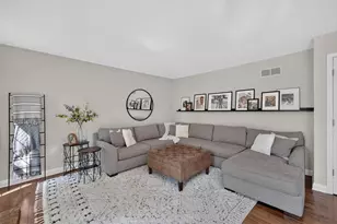 8819 W Whispering Oaks Ct, Franklin, WI 53132 - Photo 19