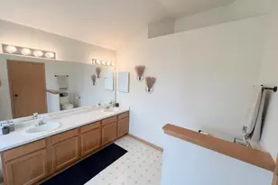 8819 W Whispering Oaks Ct, Franklin, WI 53132 - Photo 29