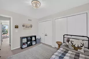 8819 W Whispering Oaks Ct, Franklin, WI 53132 - Photo 37