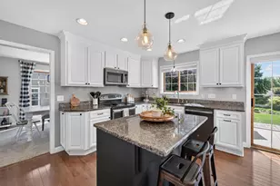 8819 W Whispering Oaks Ct, Franklin, WI 53132 - Photo 11