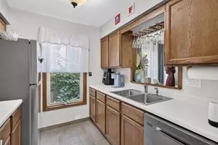 6734 Park Ridge Dr, Madison, WI 53719 - Photo 7