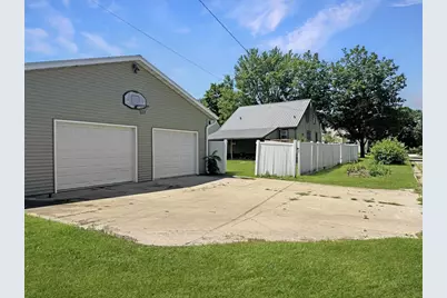 820 N Wacouta Avenue, Prairie Du Chien, WI 53821 - Photo 3