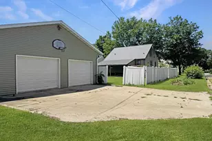 820 N Wacouta Ave, Prairie Du Chien, WI 53821 - Photo 3