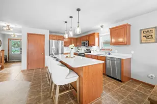 3821 Stonebridge Dr, Madison, WI 53719 - Photo 3