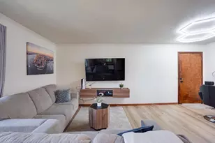 6733 Park Edge Dr, Madison, WI 53719 - Photo 5