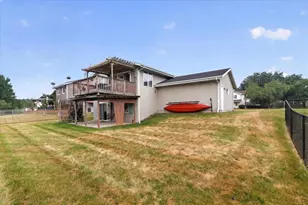 2306 Pine View Ln, Janesville, WI 53546 - Photo 33
