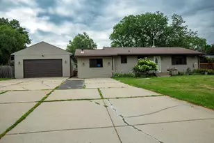 905 Flora Ln, Madison, WI 53714 - Photo 3