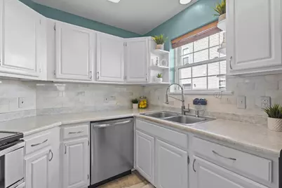 2041 McKenna Boulevard, Madison, WI 53711 - Photo 9