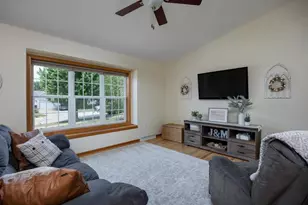 416 Park View Rd, Deerfield, WI 53531 - Photo 5