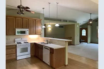 125 Summit Court #2302, Columbus, WI 53925 - Photo 9