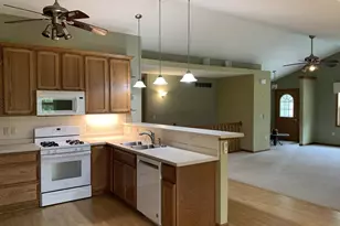 125 Summit Ct, Columbus, WI 53925 - Photo 9