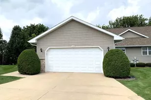 125 Summit Ct, Columbus, WI 53925 - Photo 3