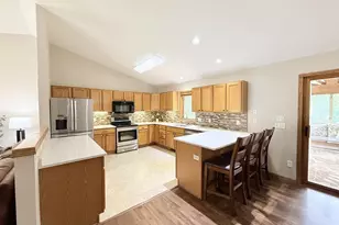 214 Coyle Pkwy, Cottage Grove, WI 53527 - Photo 7