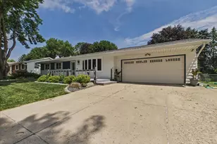 613 Whitehall Dr, Madison, WI 53714 - Photo 3