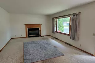 1133 N Claremont Dr, Janesville, WI 53545 - Photo 9