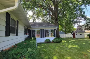 1133 N Claremont Dr, Janesville, WI 53545 - Photo 5