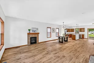 360 S Goldenrod Dr, Sun Prairie, WI 53590 - Photo 7
