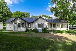 307 E Marion St, Portage, WI 53901 - Photo 1