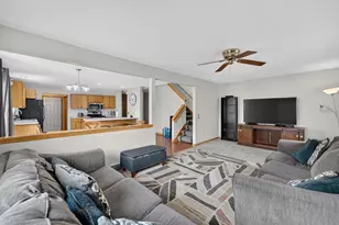 104 Woodview Dr, Cottage Grove, WI 53527 - Photo 5
