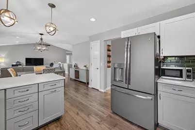 716 Holy Cross Way, Madison, WI 53704 - Photo 9