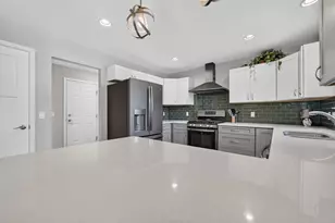 716 Holy Cross Way, Madison, WI 53704 - Photo 11
