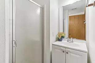 308 N Pinckney St, Madison, WI 53703 - Photo 15