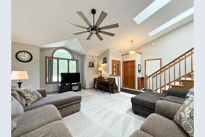 1063 N Thompson Road, Sun Prairie, WI 53590 - Photo 9