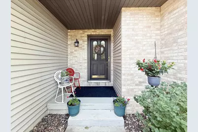 1063 N Thompson Road, Sun Prairie, WI 53590 - Photo 3