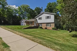784 N Musket Ridge Dr, Sun Prairie, WI 53590 - Photo 5