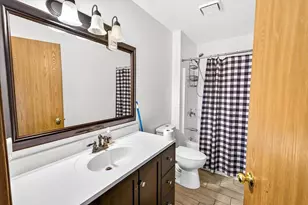 806 N Thompson Dr, Madison, WI 53704 - Photo 11
