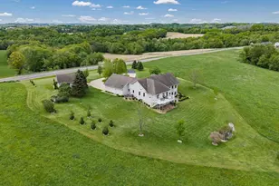 410 W Elroy St, Elroy, WI 53929 - Photo 3