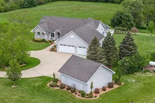 410 W Elroy St, Elroy, WI 53929 - Photo 71