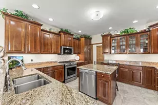 410 W Elroy St, Elroy, WI 53929 - Photo 5