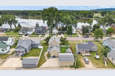 709 W Edgewater Street, Portage, WI 53901 - Photo 3