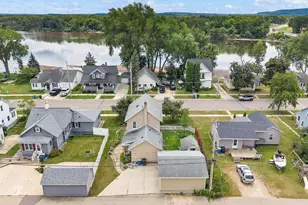709 W Edgewater St, Portage, WI 53901 - Photo 3