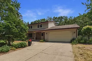 6909 Colony Dr, Madison, WI 53717 - Photo 3