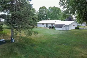 105 Holman Rd, Deerfield, WI 53531 - Photo 5
