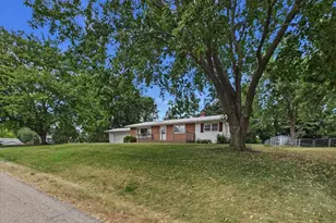 105 Holman Rd, Deerfield, WI 53531 - Photo 9