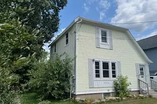 524 Bronson St, Waupun, WI 53963 - Photo 3