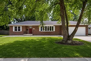 723 Kelly St, Sun Prairie, WI 53950 - Photo 1